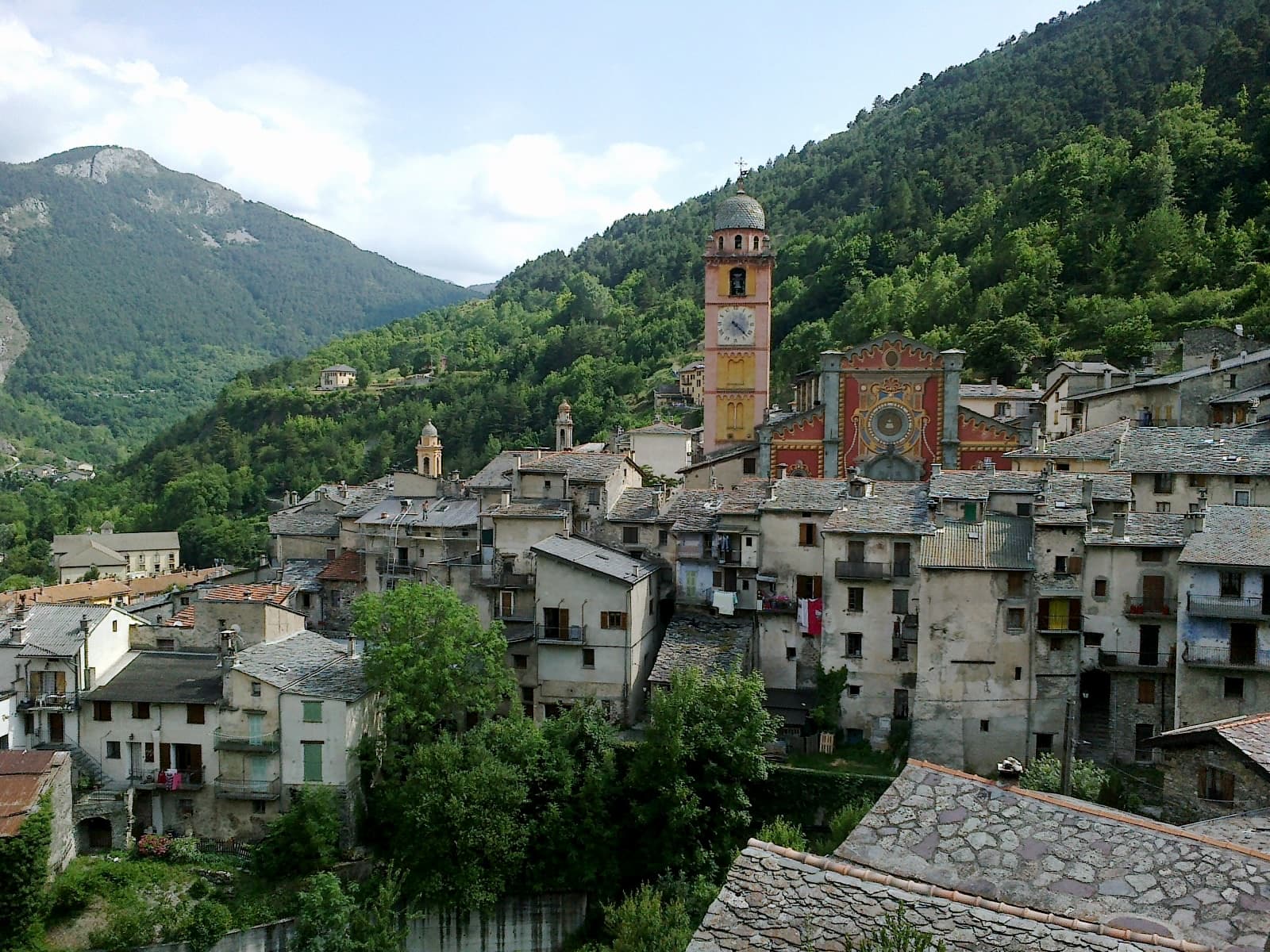 Collégiale Notre-Dame-de-l'Assomption de Tende, le portail Renaissance en schiste vert