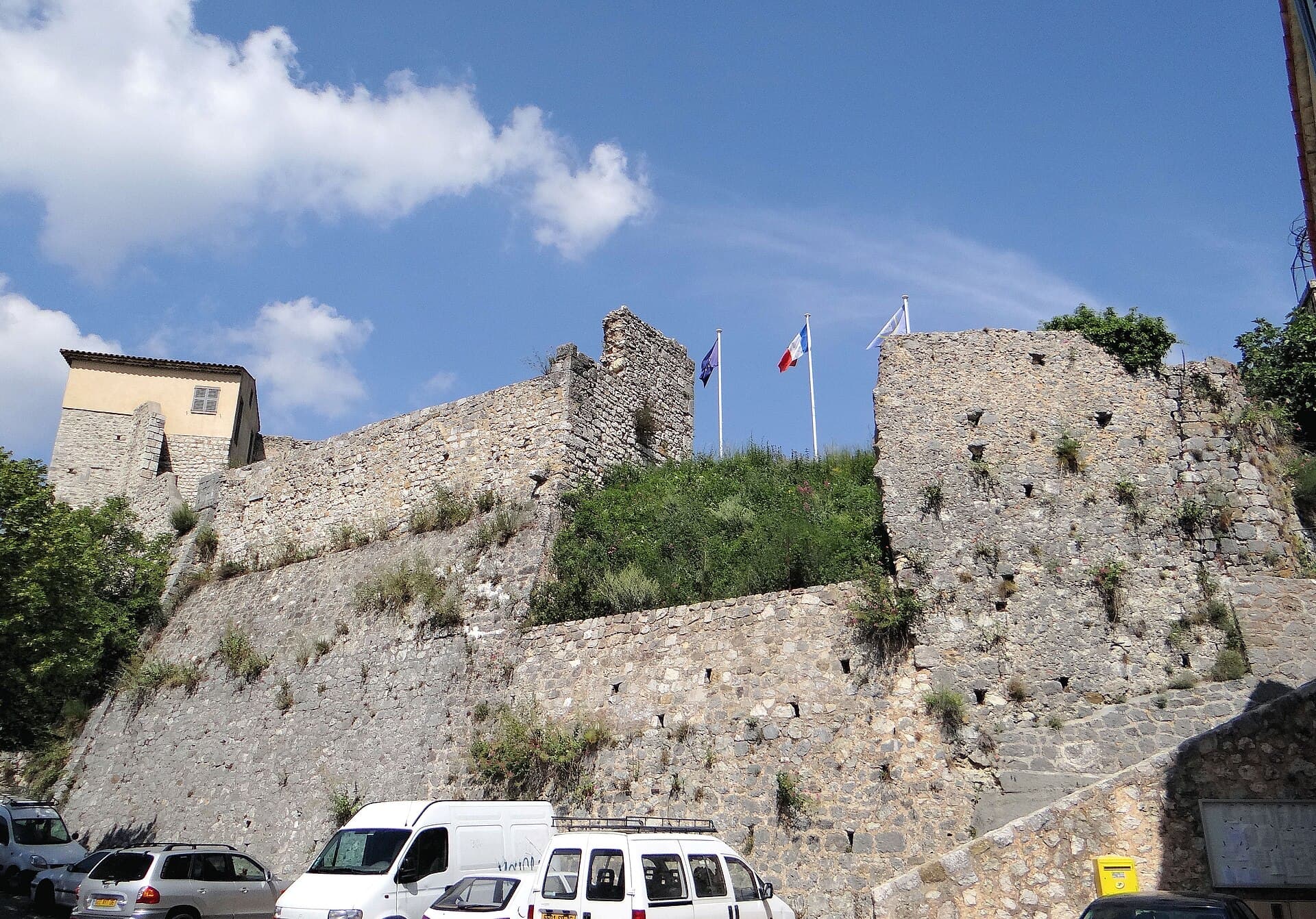 Château de Gréolières (ruines féodales)