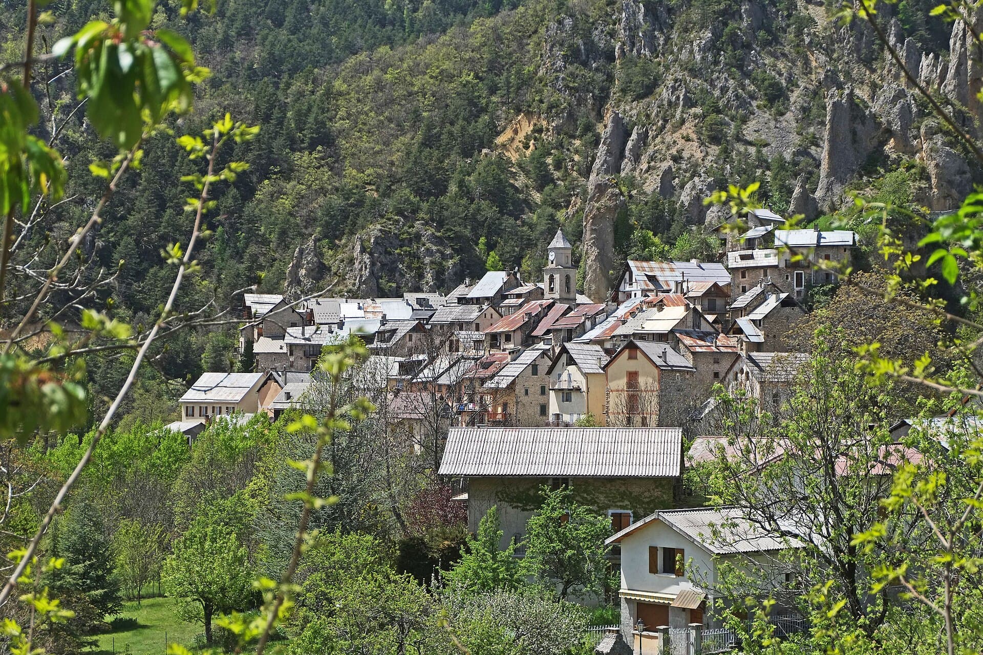 Le vieux village de Péone