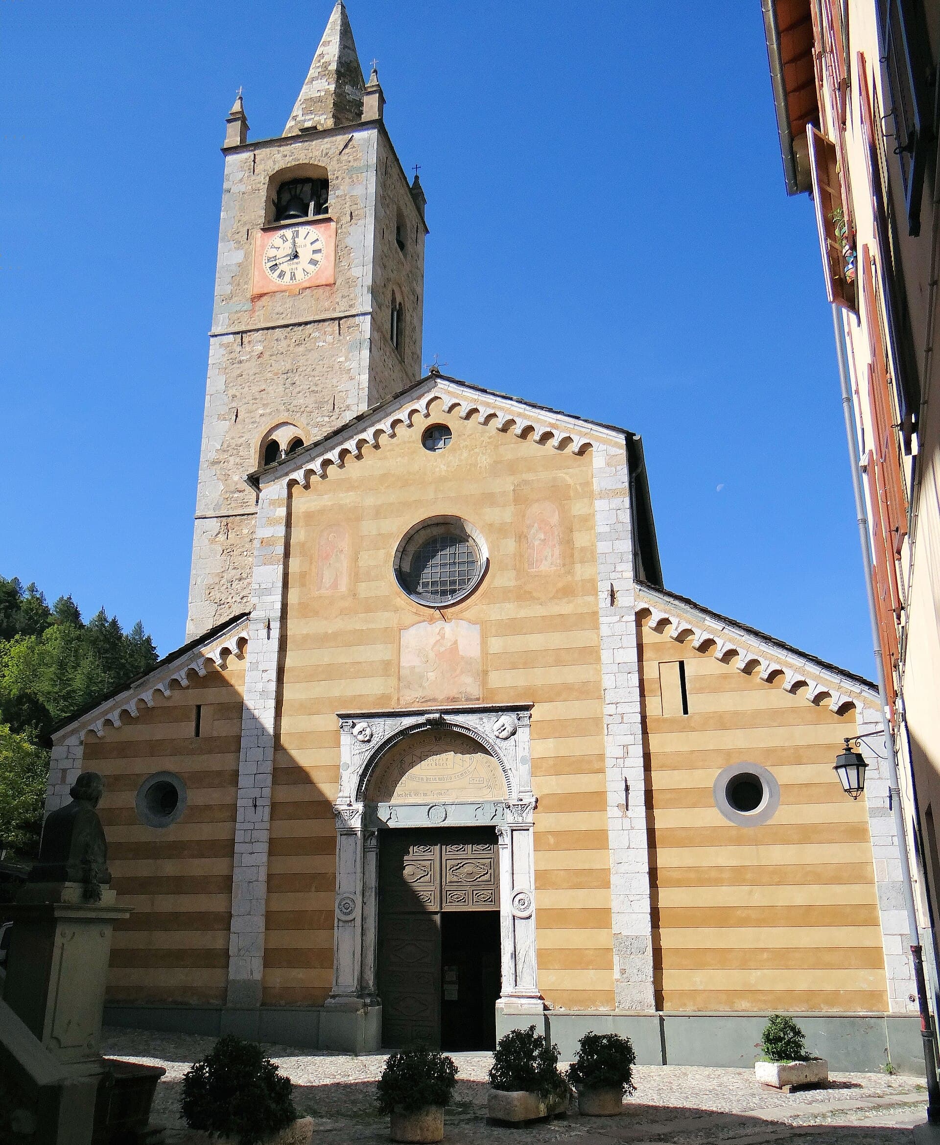 Collégiale Saint-Martin de La Brigue et sa Nativité de Louis Bréa