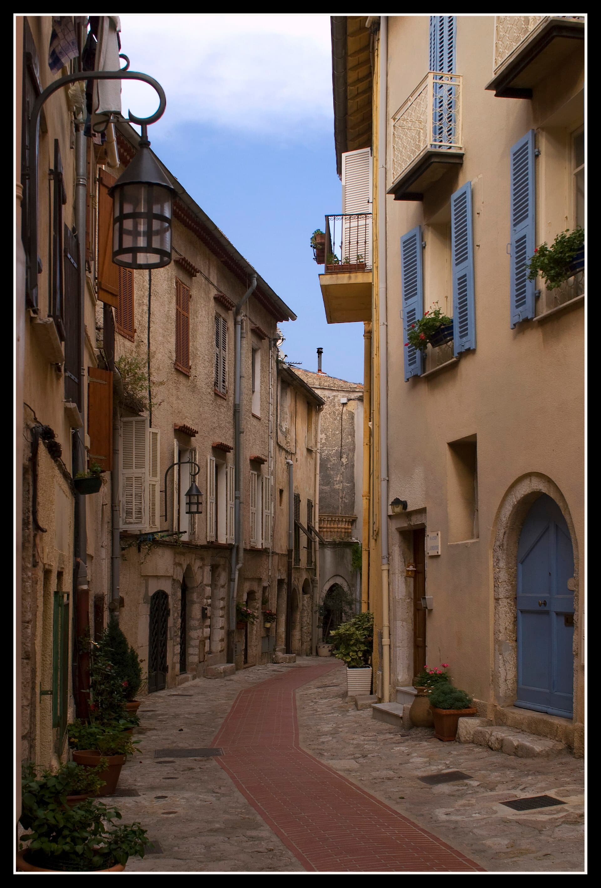 Place Neuve, le cœur vivant du village