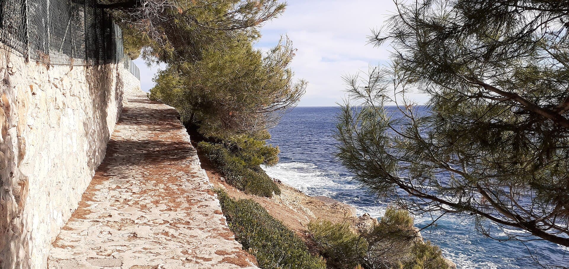 Le sentier Maurice-Rouvier (côté Saint-Jean-Cap-Ferrat)