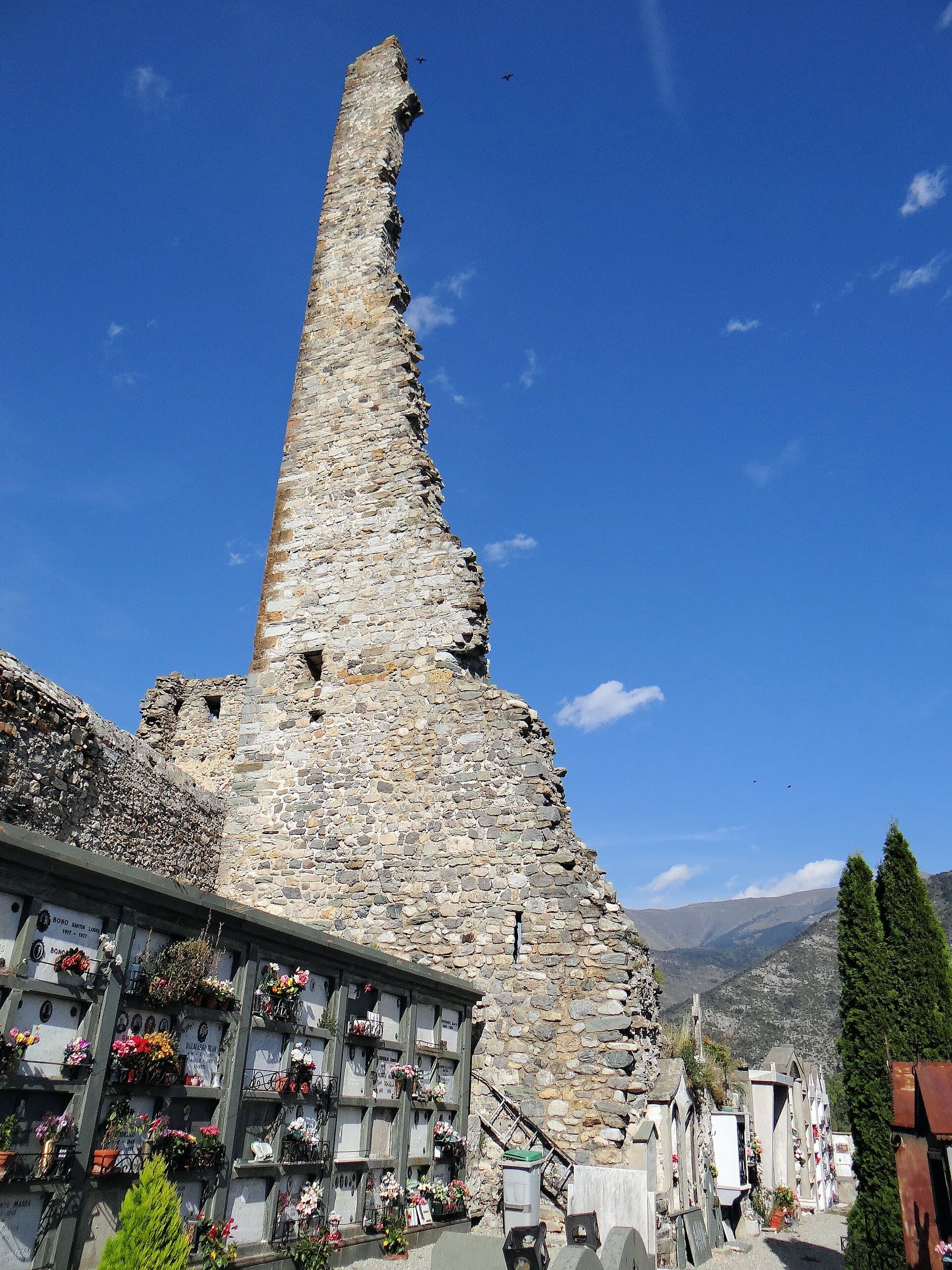 Le château Lascaris-Vintimille de Tende, le pan de mur du « Pénitent »