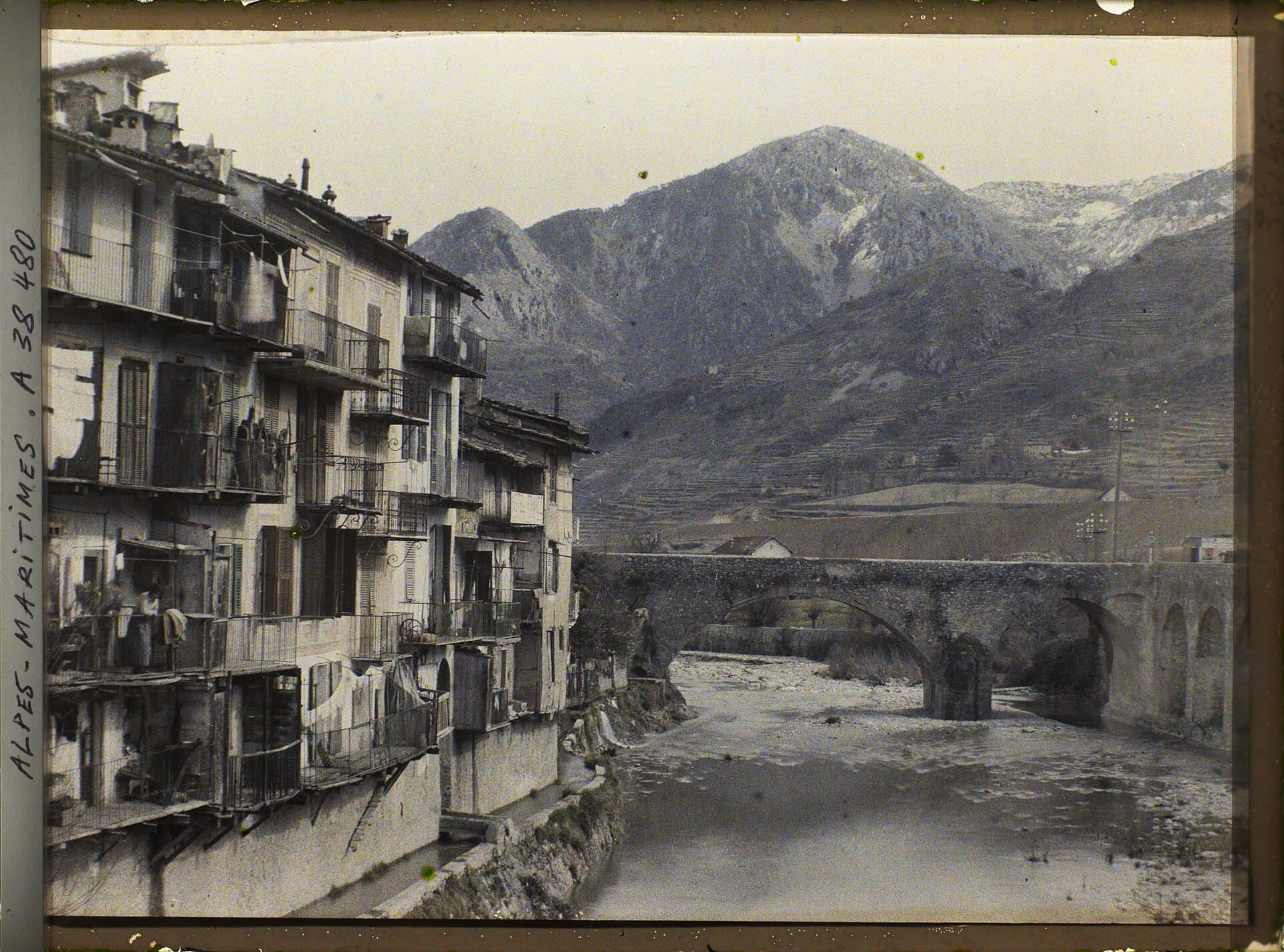 Le Pont Vieux, pont fortifié à péage